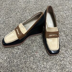 Stylish Two-Tone Loafers for Woman